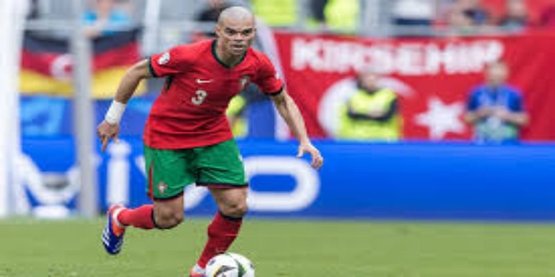 佩佩41岁再现防守大师级表现-体育博彩